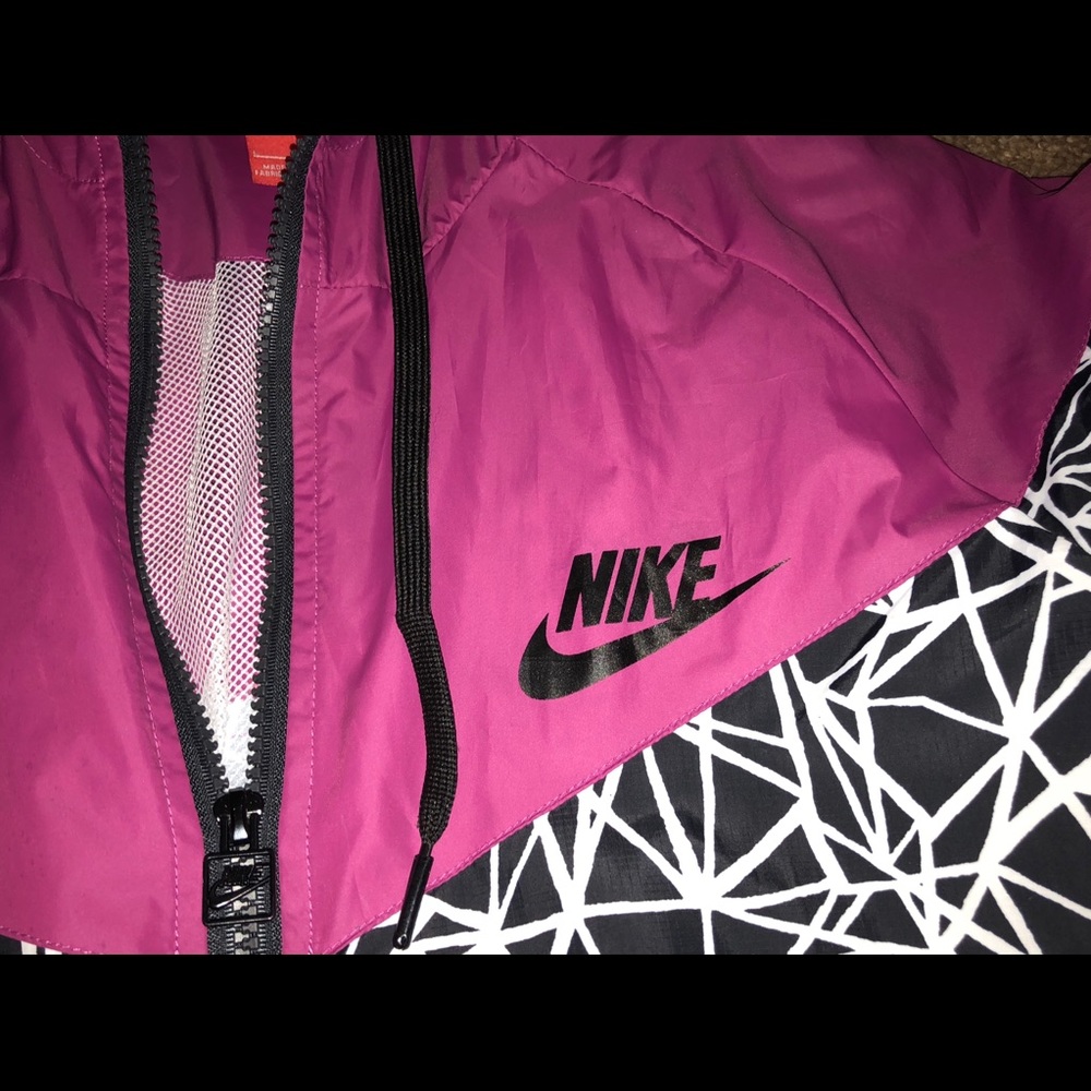 Lightweight Nike Rainjacket - Picture 2 of 2